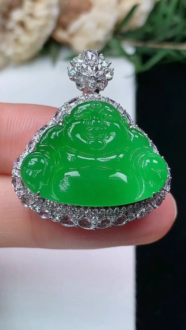 天然A货翡翠佛公吊坠，尺寸30.8-26.2-10.6，裸石17-23.3，重量:7.00g
4月2