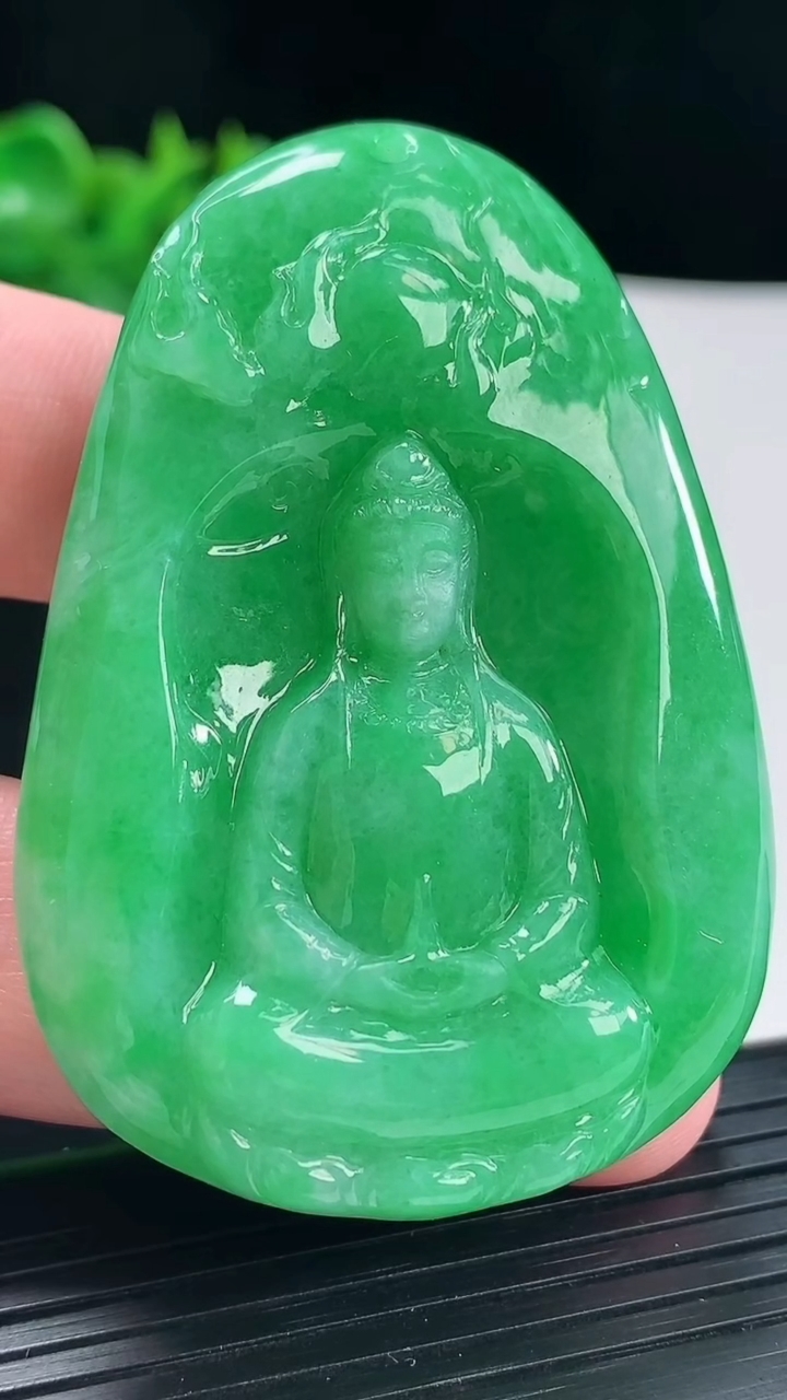 天然A货翡翠素衣观音吊坠，尺寸59-41-12重量:56.95g
4月29日