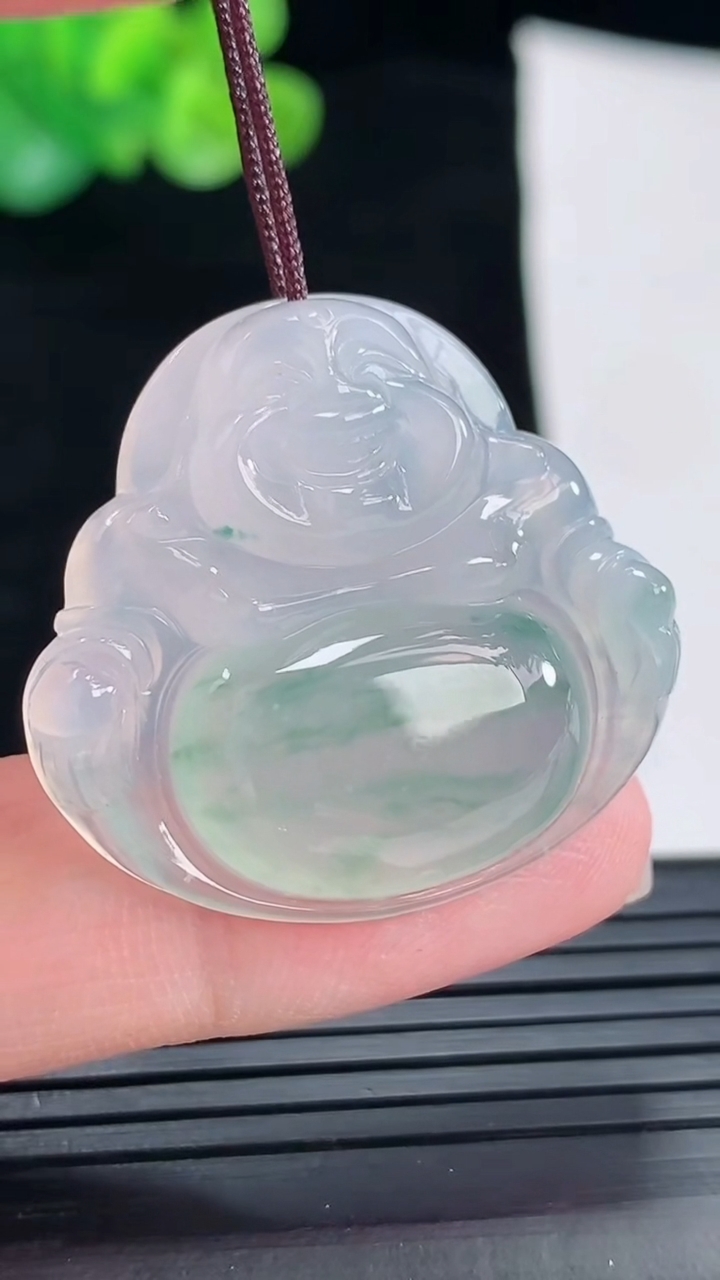 天然A货翡翠种飘花佛公吊坠，尺寸29-31.6-6.2重量:8.71g
4月29日