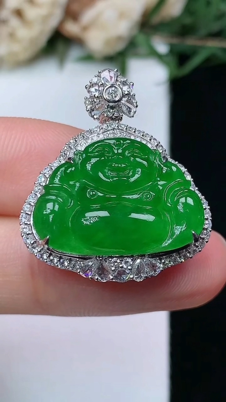 天然A货翡翠佛公吊坠，尺寸26.4-23-9.9，裸石13.7-20，重量:5.79g
4月29日