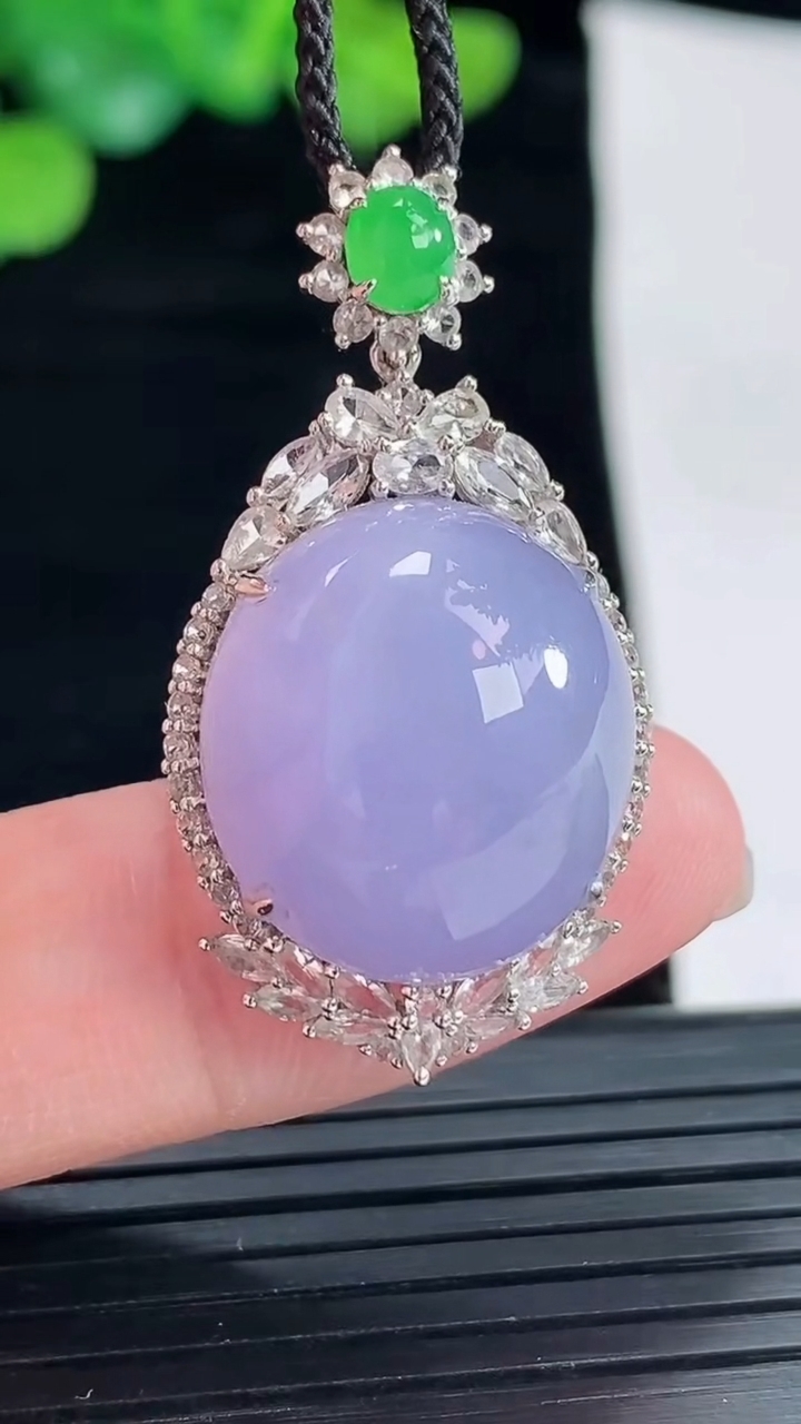 天然A货翡翠种紫罗兰蛋面吊坠，尺寸37-19-12，裸石18-16.5重量:7.21g
4月29日