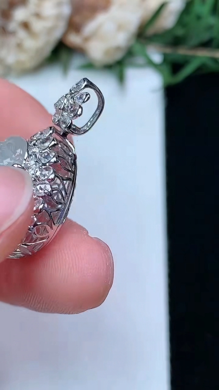 天然A货翡翠佛公吊坠，尺寸27.8-21-12.8，裸石11.5-16.9
4月29日