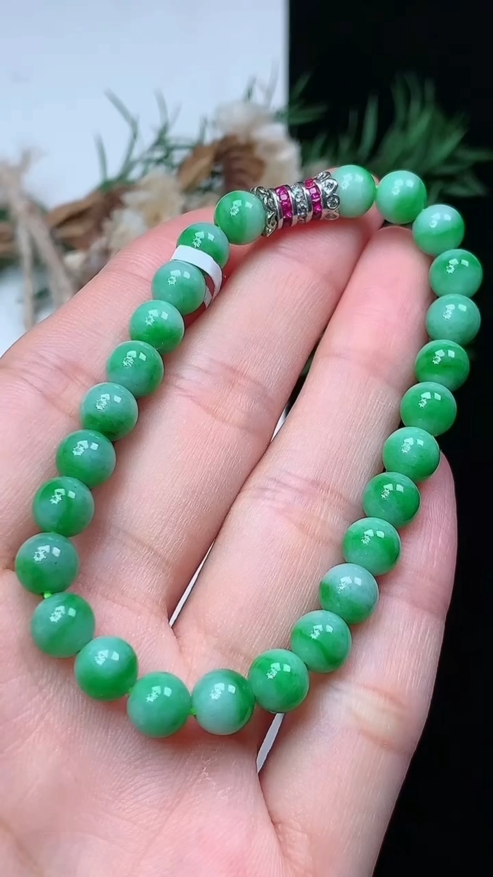 天然A货翡翠圆珠手串，尺寸6.6-26颗，重量:13.50g4月29日
工厂直销收藏佳品,种好水足，