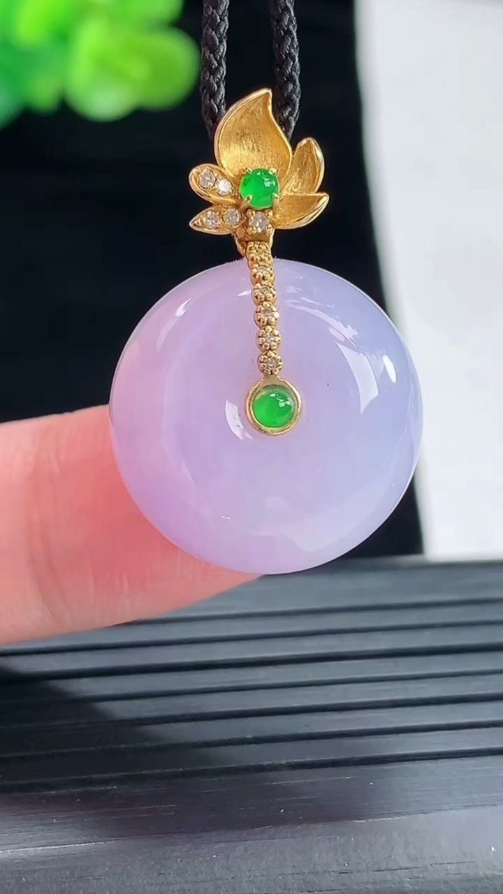 天然A货翡翠18k金紫罗兰路路通吊坠，尺寸19-11.5重量:10.07g
4月29日