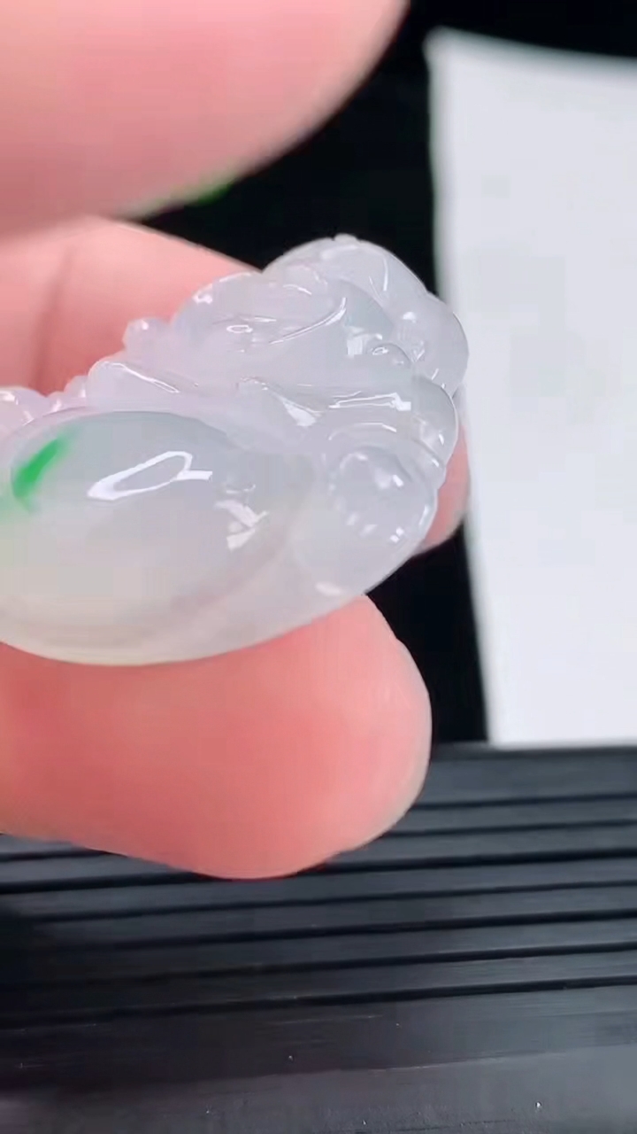 天然A货翡翠佛公吊坠，尺寸30-32-6.5重量:9.39g
4月29日