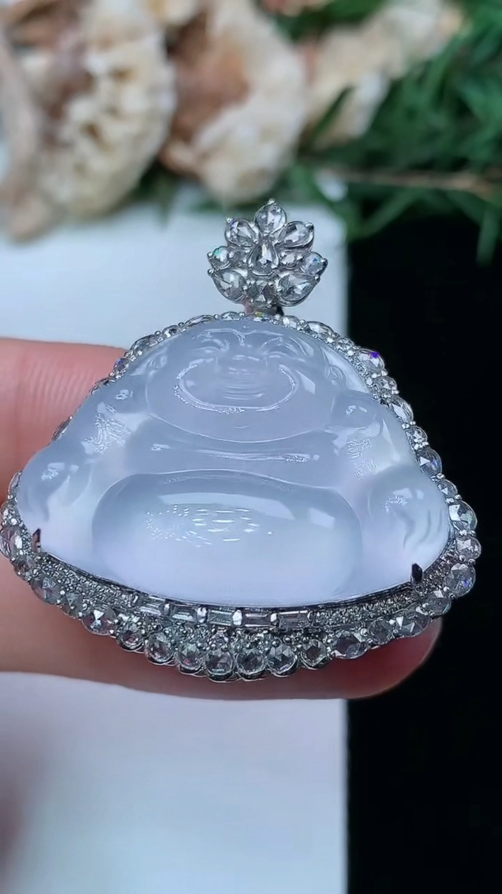 天然A货翡翠白冰佛公吊坠，尺寸35.2-32.7-13.3，裸石19.5-28.4，重量:13.18g
4月29日