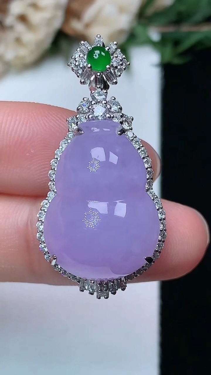 天然A货翡翠紫罗兰葫芦吊坠，尺寸34.6-17-11.2，裸石20.4-14.8，重量:7.69g
