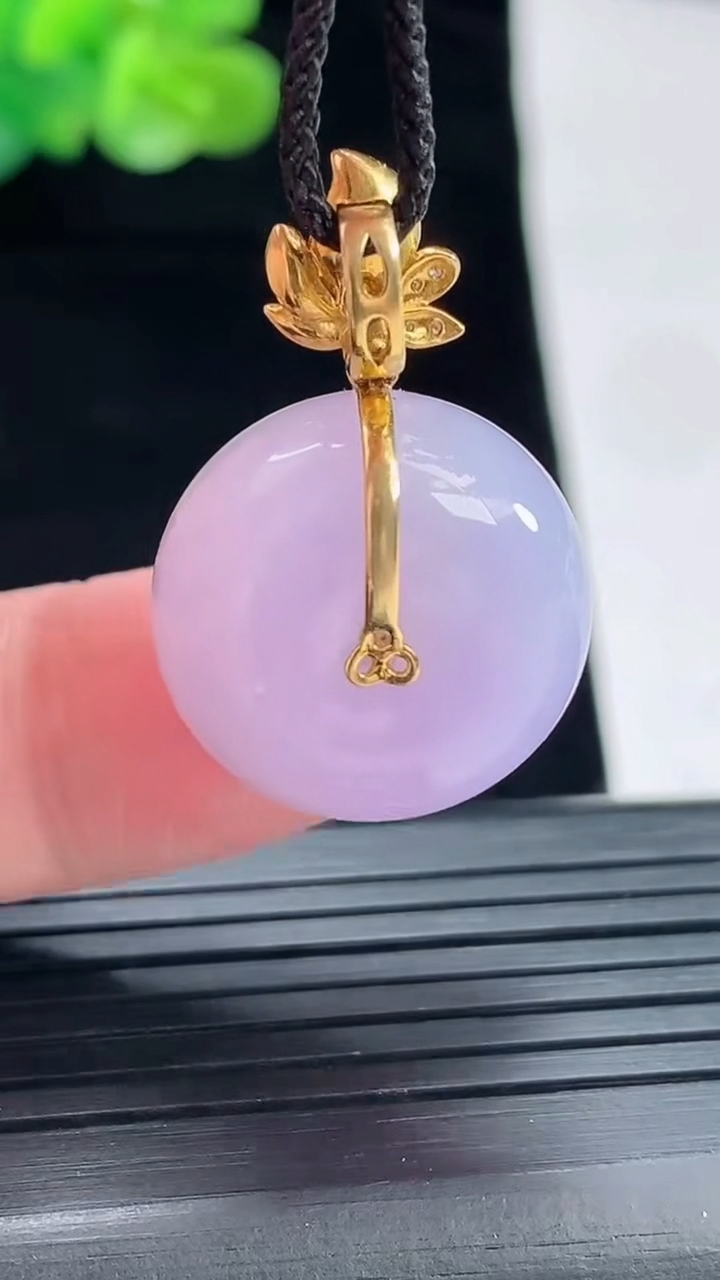 天然A货翡翠18k金紫罗兰路路通吊坠，尺寸19-11.5重量:10.07g
4月29日