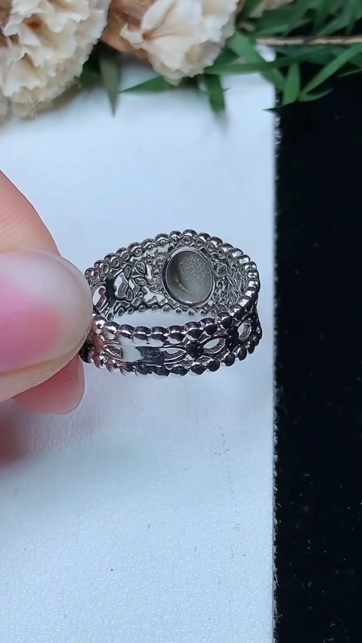 天然A货翡翠蛋面戒指，尺寸16.5-7.2-5.9，重量:4.86g2026年4月29日
工厂直销收藏佳品,种好水足，色泽均匀，有种有色，上手高大气！