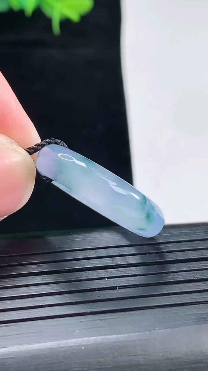 天然A货翡翠种紫罗兰 飘花玉指环 戒指，尺寸18-6-4重量:4.33g2026年4月29日
工厂直销收藏佳品,种好水足，色泽均匀，有种有色，上手高大气！