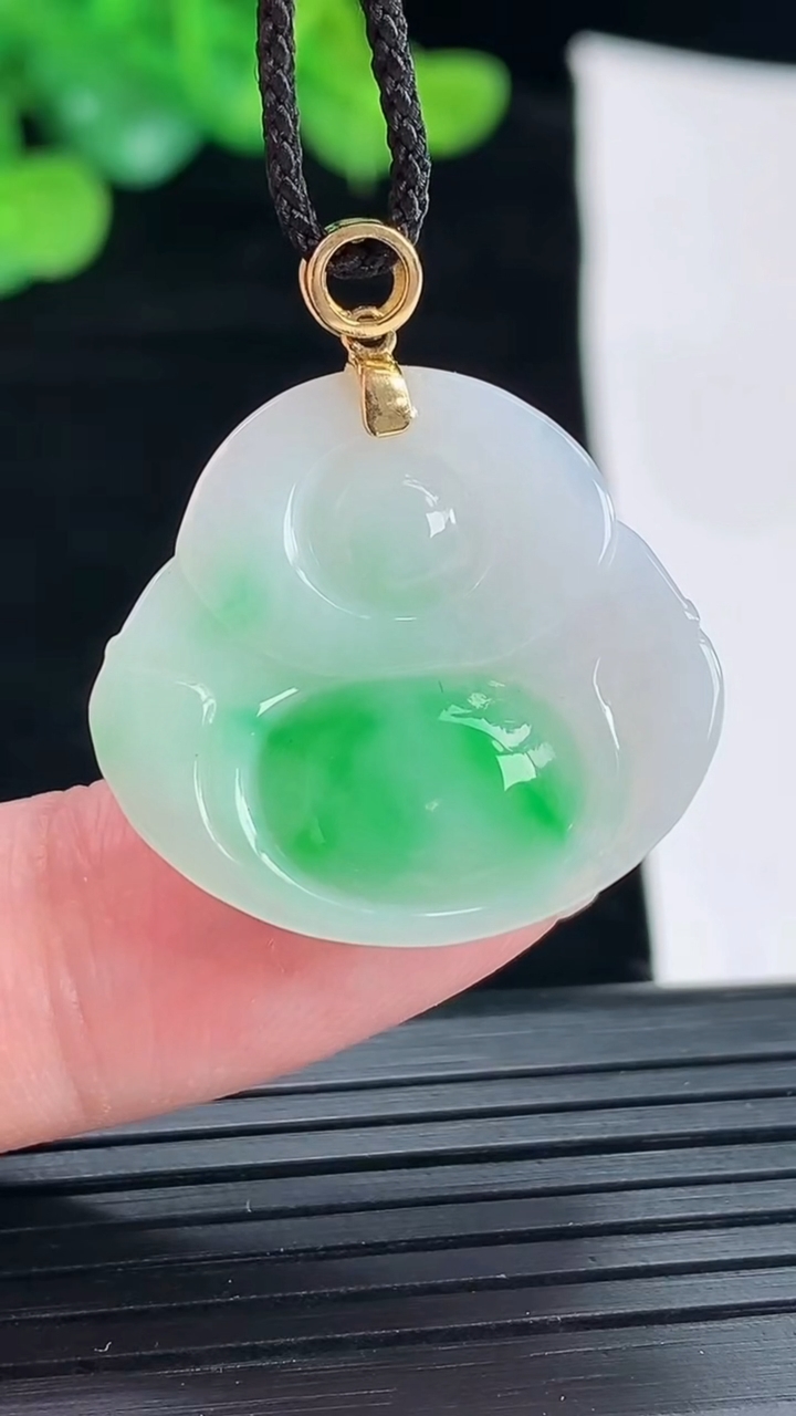 天然A货翡翠佛公吊坠，尺寸24-26-5.5重量:5.67g
4月29日