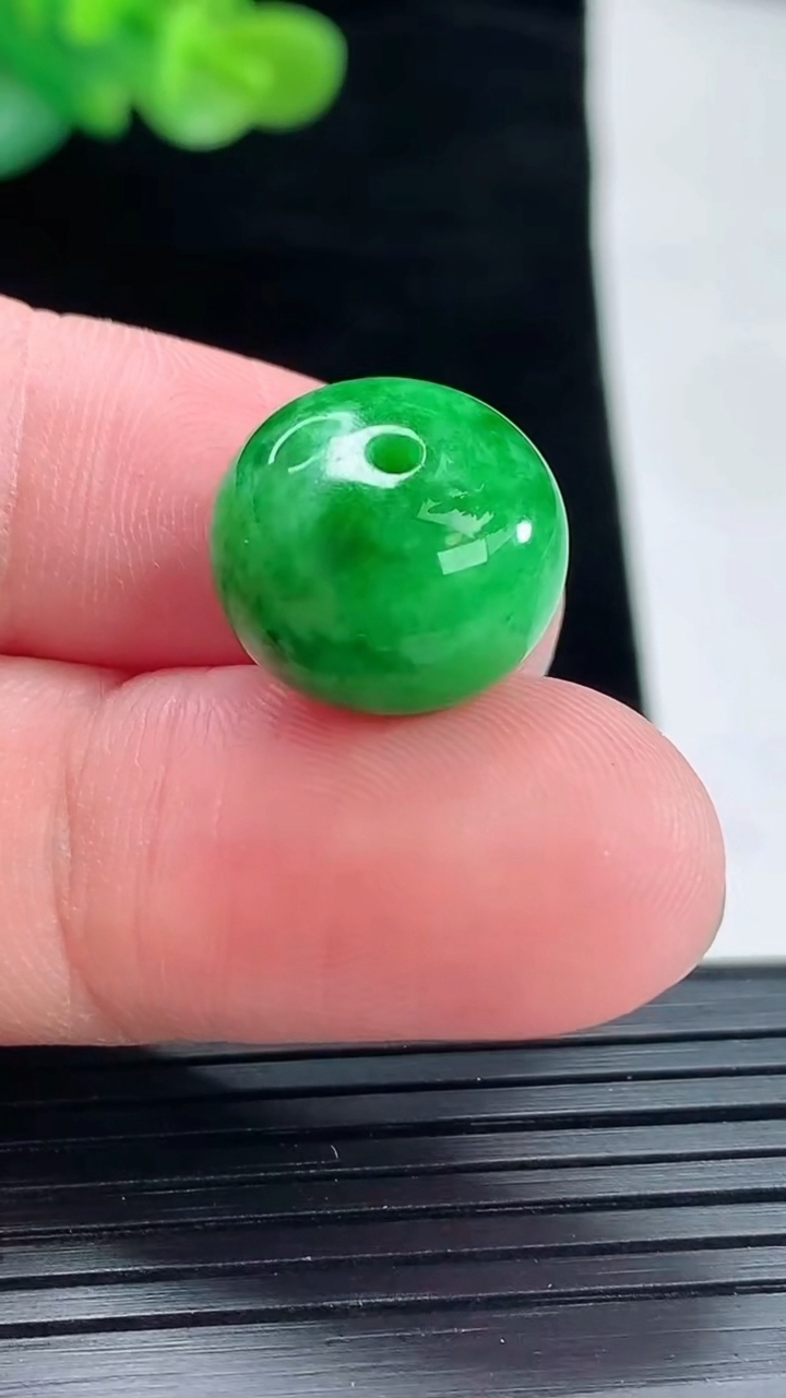 天然A货翡翠路路通吊坠，尺寸15-11重量:4.80g
4月29日