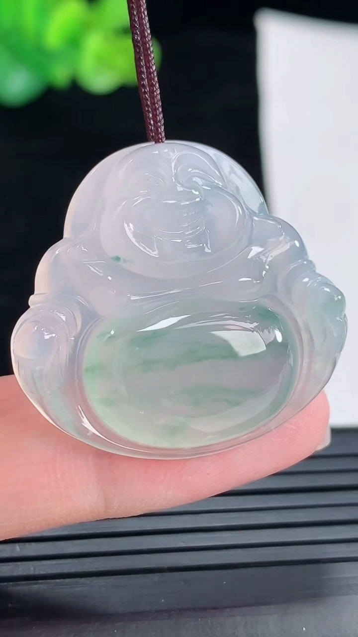 天然A货翡翠种飘花佛公吊坠，尺寸29-31.6-6.2重量:8.71g
4月29日