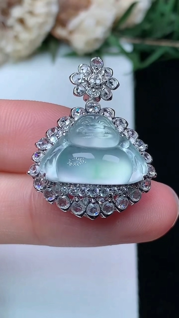 天然A货翡翠佛公吊坠，尺寸27.8-21-12.8，裸石11.5-16.9
4月29日