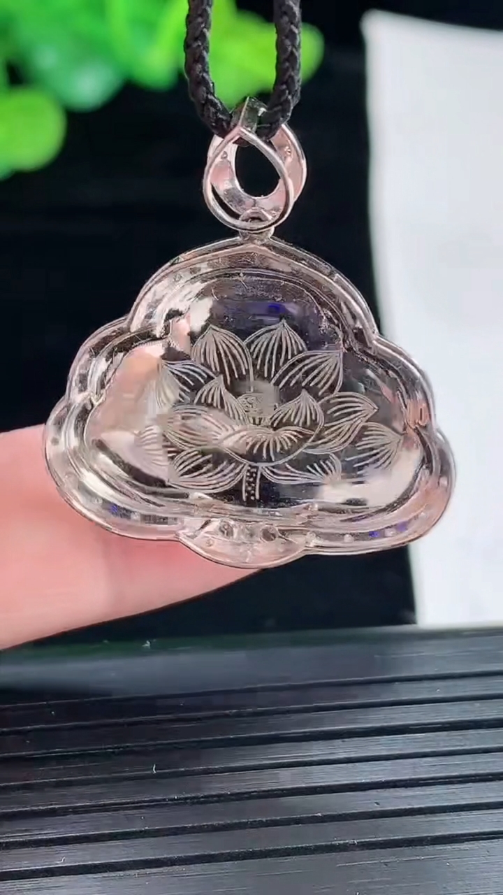 天然A货翡翠佛公吊坠，尺寸30-27.5-5.8，裸石17-23.5重量:4.34g
4月29日