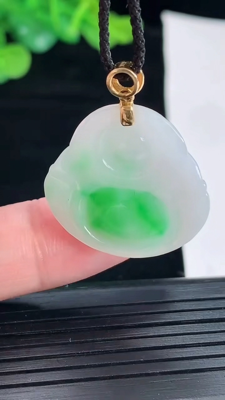 天然A货翡翠佛公吊坠，尺寸24-26-5.5重量:5.67g
4月29日