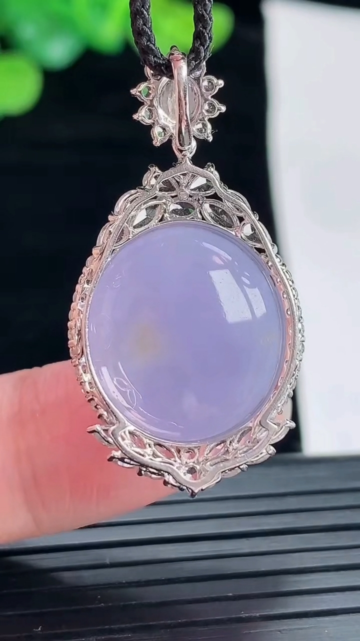 天然A货翡翠种紫罗兰蛋面吊坠，尺寸37-19-12，裸石18-16.5重量:7.21g
4月29日