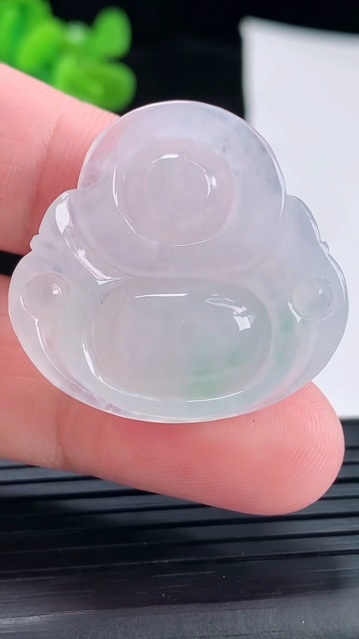 天然A货翡翠佛公吊坠，尺寸30-32-6.5重量:9.39g
4月29日