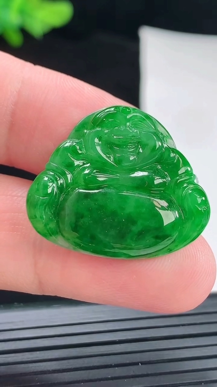 天然A货翡翠佛公吊坠，尺寸24.2-28-4.2重量:5.17g
4月29日