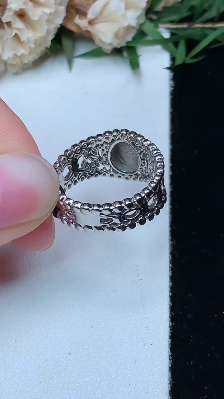 天然A货翡翠蛋面戒指，尺寸16.5-7.2-5.9，重量:4.86g2026年4月29日
工厂直销收藏佳品,种好水足，色泽均匀，有种有色，上手高大气！