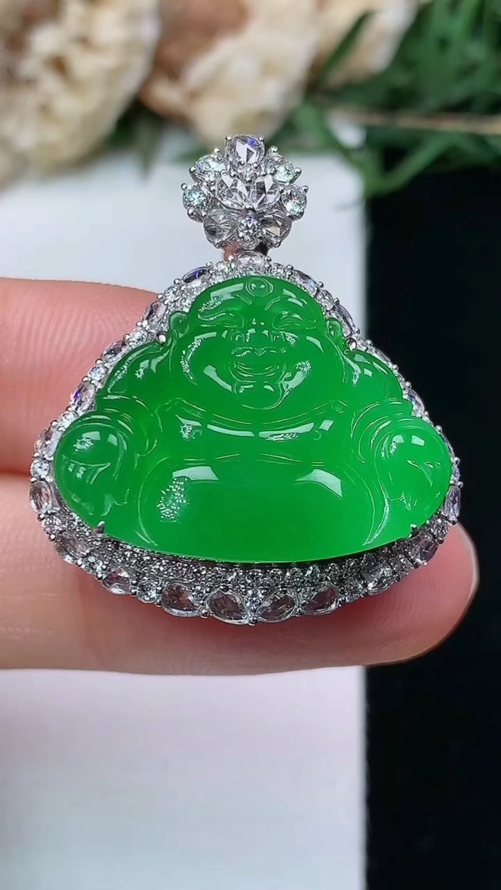 天然A货翡翠佛公吊坠，尺寸30.8-26.2-10.6，裸石17-23.3，重量:7.00g
4月2