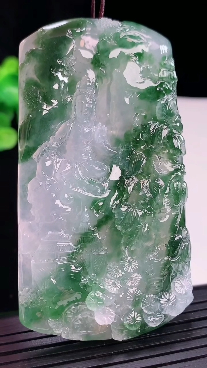 天然A货翡翠种飘花山水观音吊坠，尺寸79.5-43-8.6重量:67.88g
4月29日