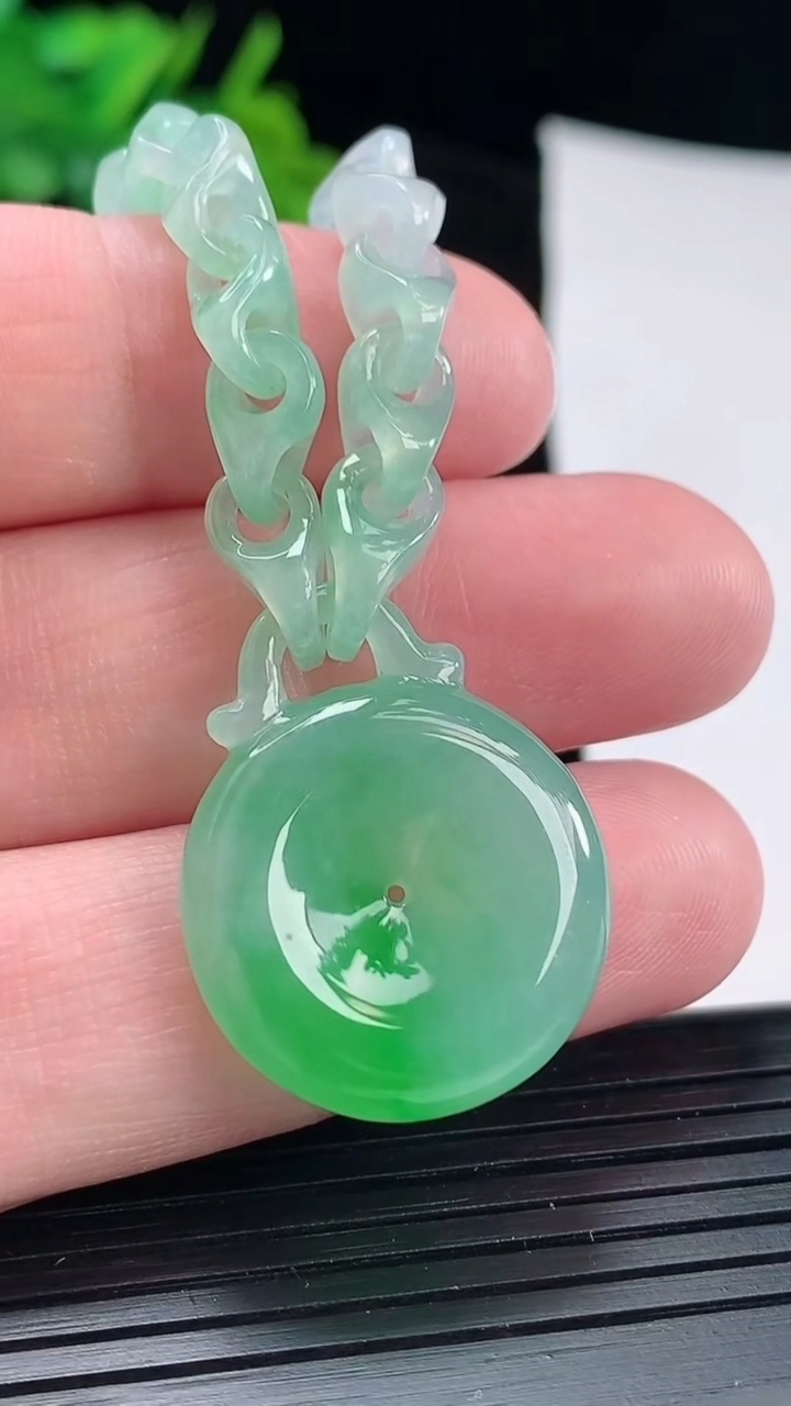 天然A货翡翠平安扣手链，尺寸22.5-6.2重量:13.78g
4月29日