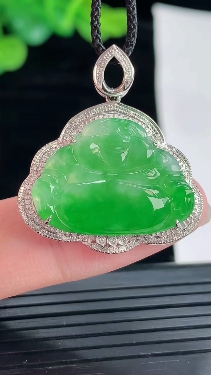 天然A货翡翠佛公吊坠，尺寸30-27.5-5.8，裸石17-23.5重量:4.34g
4月29日