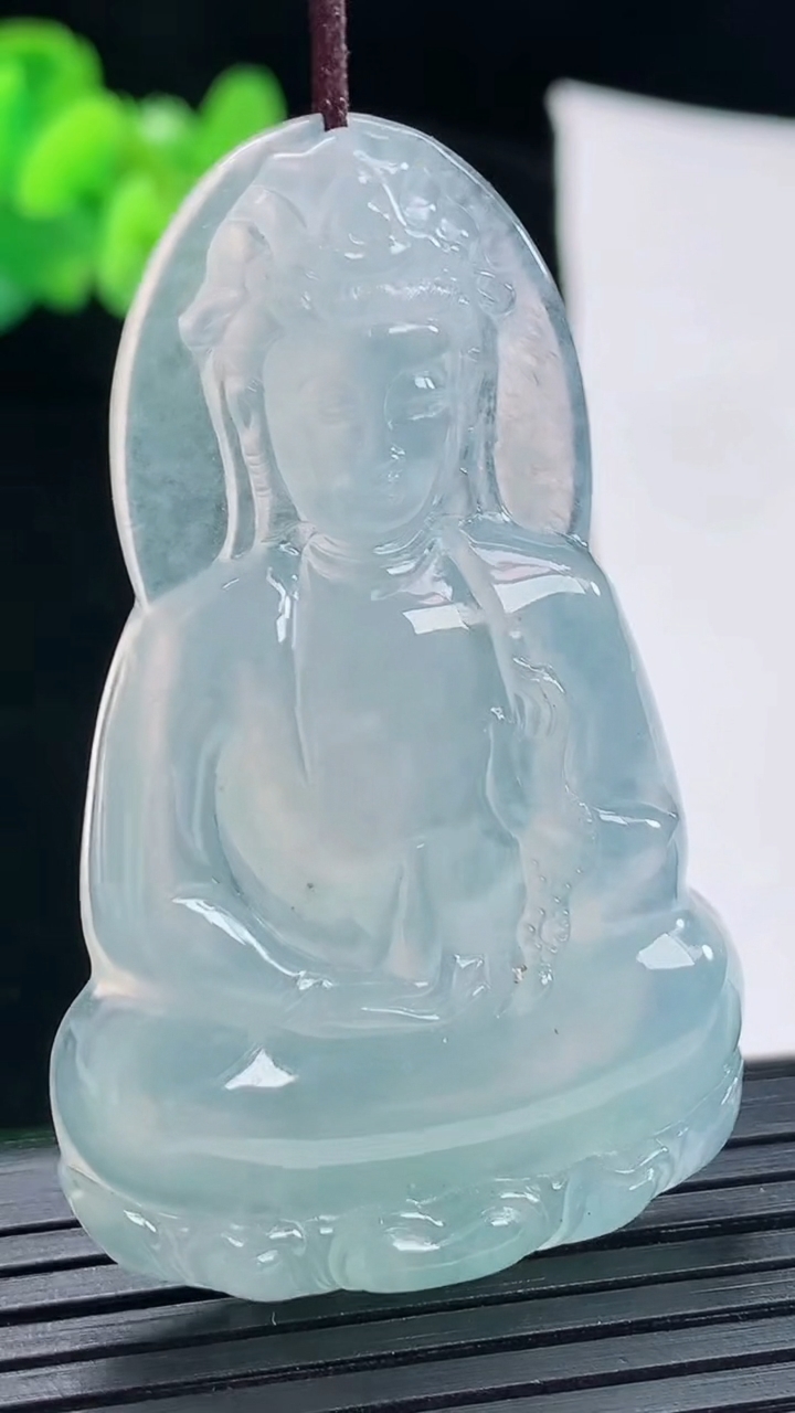天然A货翡翠素衣观音吊坠，尺寸53-32.6-5.8重量:17.08g
4月29日
