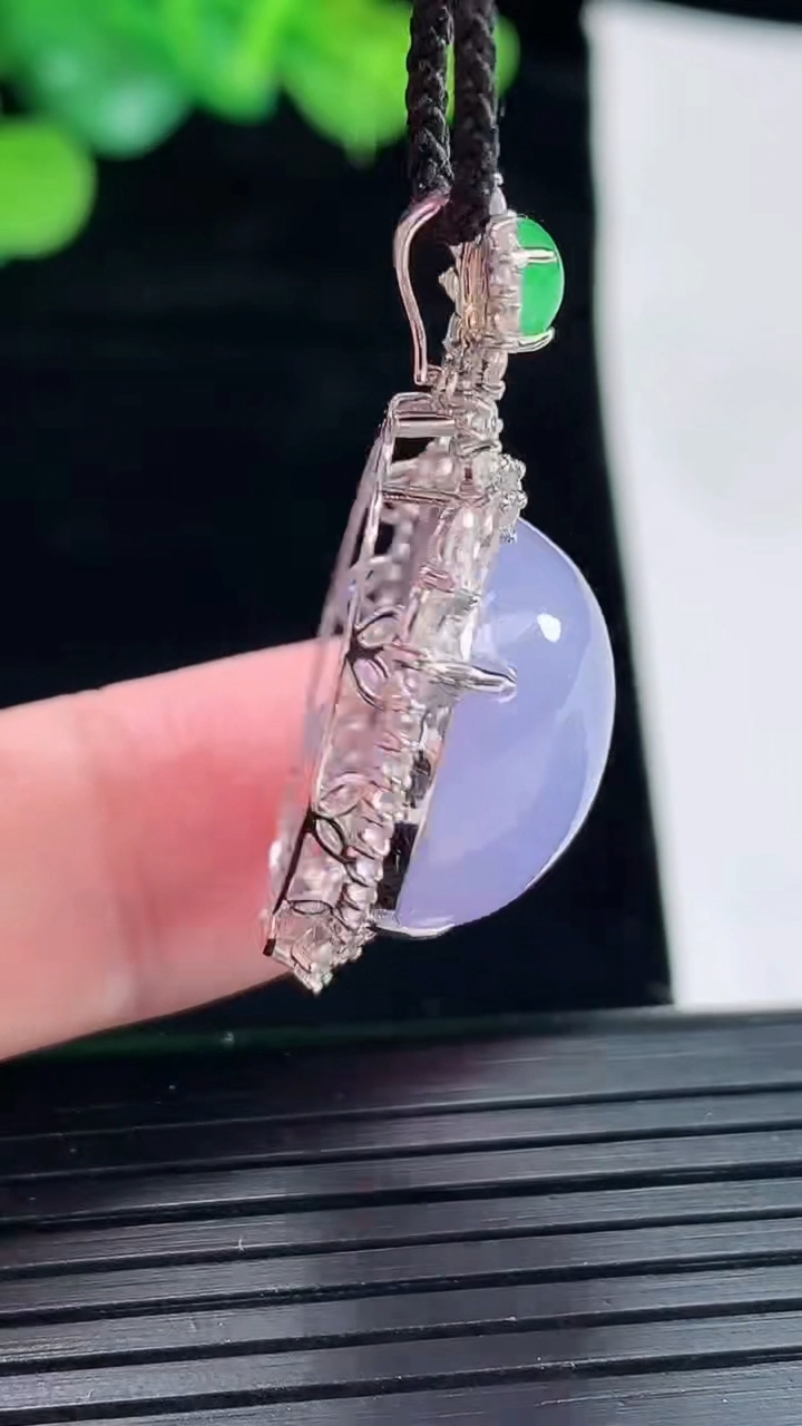 天然A货翡翠种紫罗兰蛋面吊坠，尺寸37-19-12，裸石18-16.5重量:7.21g
4月29日