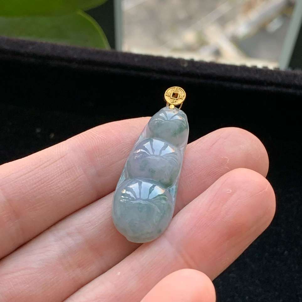 A货天然翡翠冰糯种18k飘花紫罗兰福豆吊坠重量5.68
4月29日