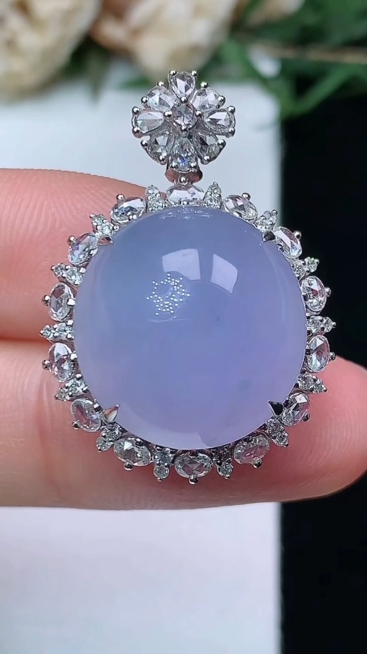 天然A货翡翠紫罗兰蛋面吊坠，尺寸29-20.7-12.6，裸石16.4-15.6，重量:5.68g
