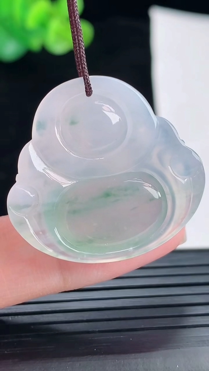 天然A货翡翠种飘花佛公吊坠，尺寸29-31.6-6.2重量:8.71g
4月29日