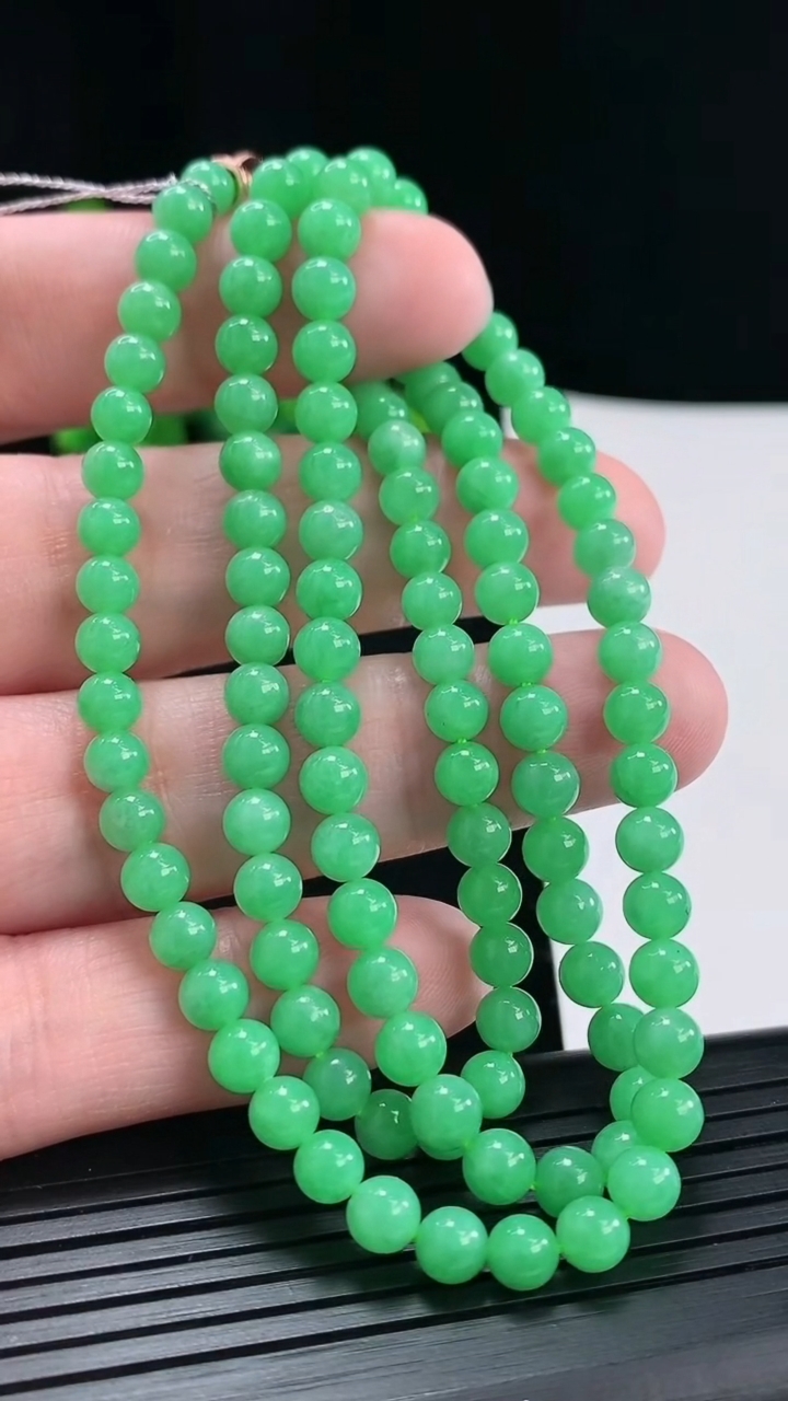 天然A货翡翠圆珠项链，尺寸5-115颗重量:27.24g
4月29日