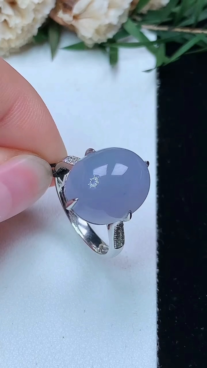 天然A货翡翠紫罗兰蛋面戒指，尺寸17.3-13.9-12，重量:6.00g2026年4月29日
工厂