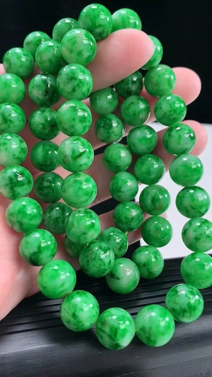 天然A货翡翠圆珠项链，尺寸11-55颗重量:136.53g4月29日
工厂直销收藏佳品,种好水足，色