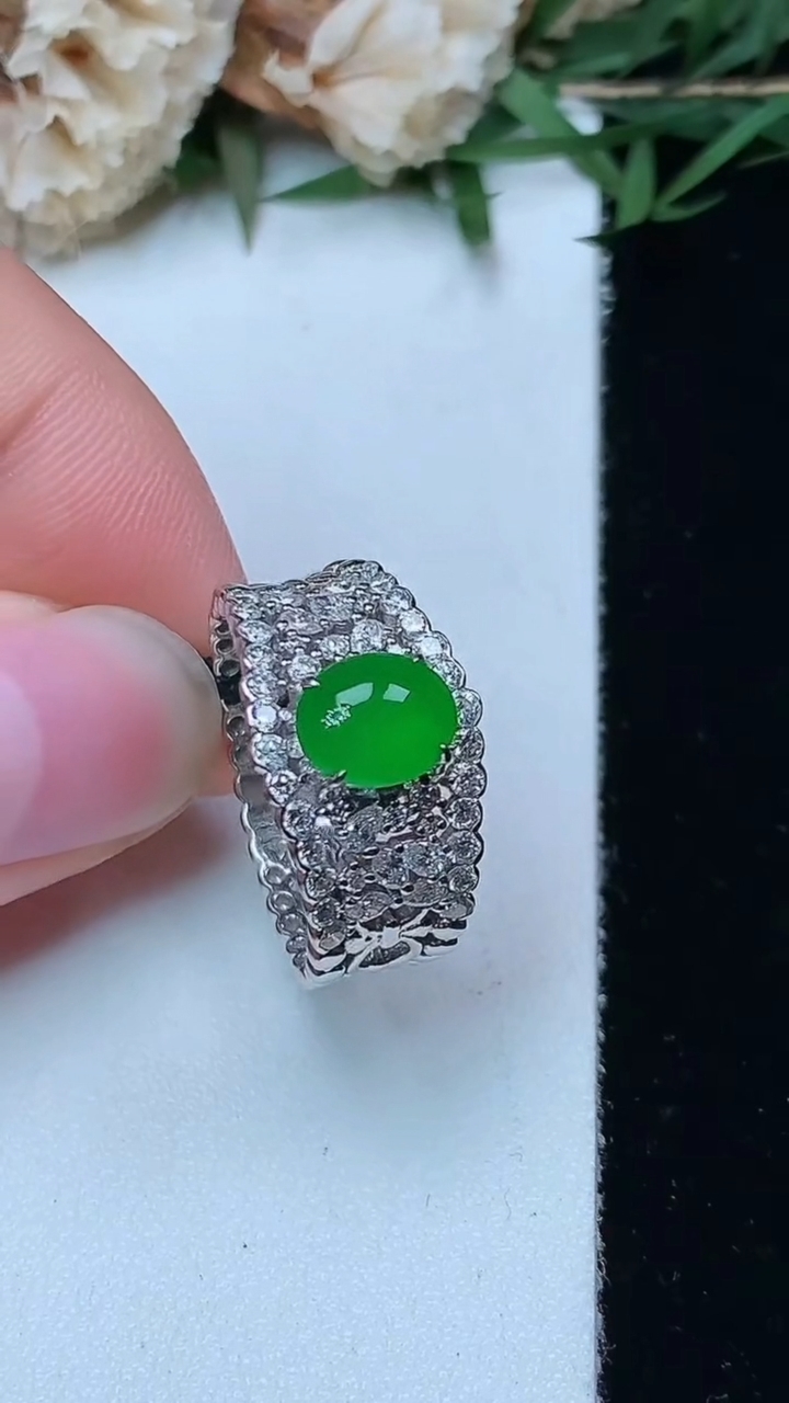天然A货翡翠蛋面戒指，尺寸16.5-7.2-5.9，重量:4.86g2026年4月29日
工厂直销收藏佳品,种好水足，色泽均匀，有种有色，上手高大气！