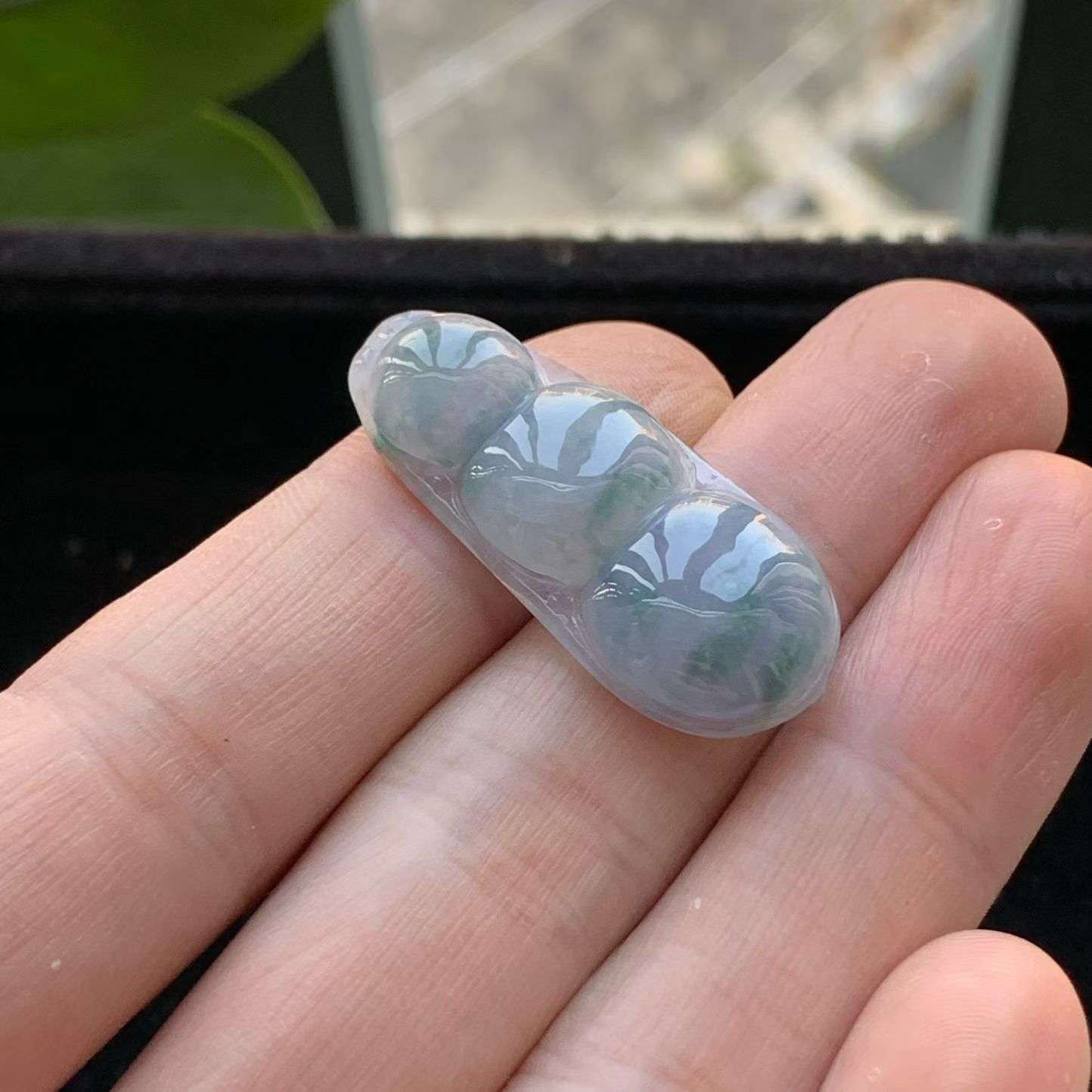 A货天然翡翠冰糯种飘花紫罗兰福豆吊坠重量5.64
4月29日