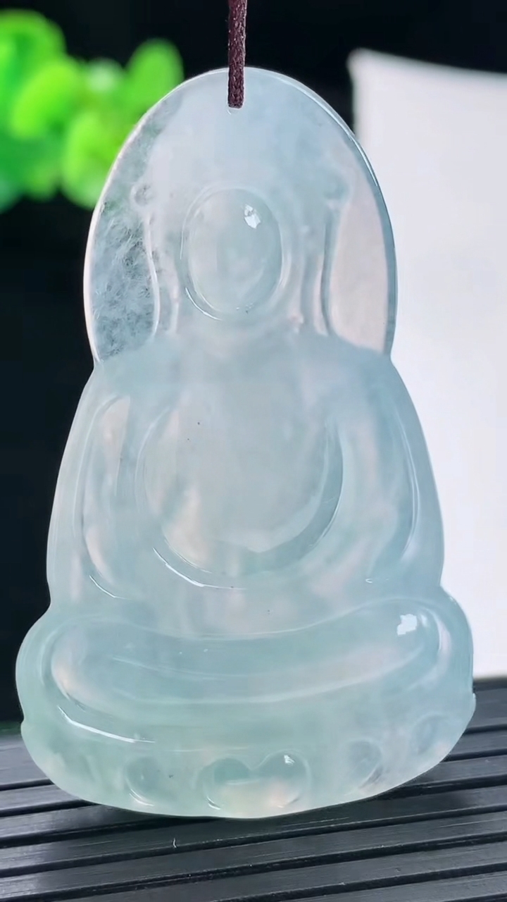 天然A货翡翠素衣观音吊坠，尺寸53-32.6-5.8重量:17.08g
4月29日