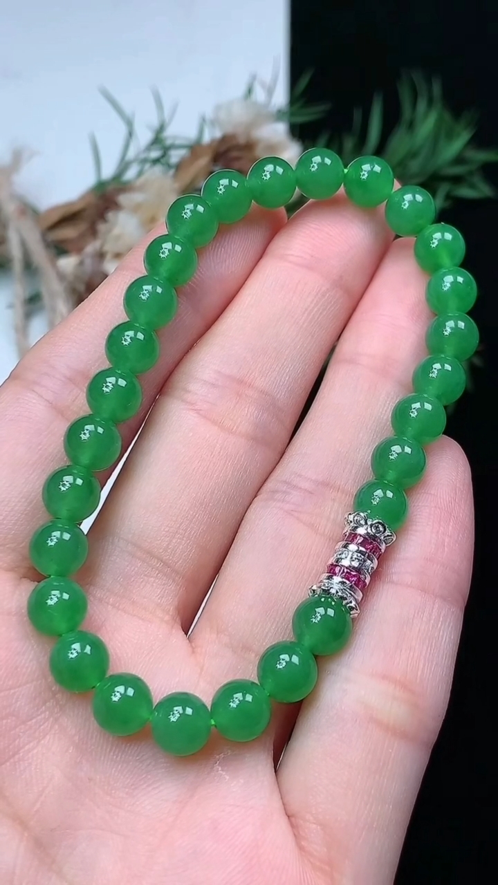 天然A货翡翠圆珠手串，尺寸6.3-27颗，重量:12.99g4月29日
工厂直销收藏佳品,种好水足，
