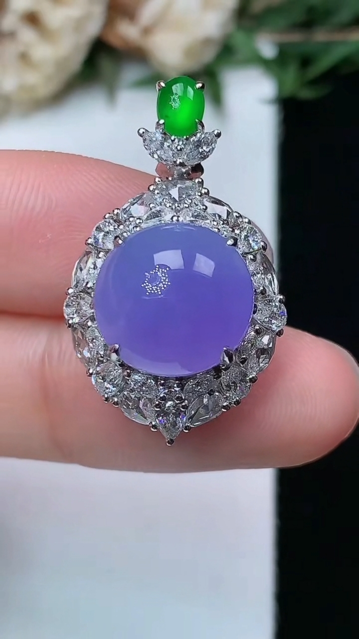 天然A货翡翠紫罗兰蛋面吊坠，尺寸27.6-16.6-13.5，裸石11.2-11.4，重量:5.98g
4月29日，重量:5.98g