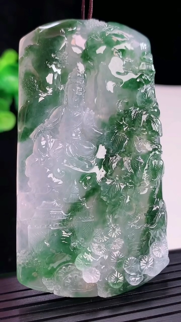 天然A货翡翠种飘花山水观音吊坠，尺寸79.5-43-8.6重量:67.88g
4月29日