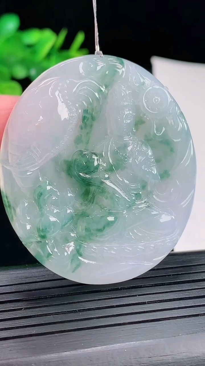 天然A货翡翠冰种飘花普贤菩萨吊坠，尺寸53.6-47-6重量:31.41g
4月29日