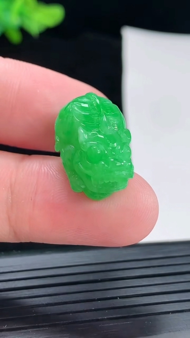 天然A货翡翠貔貅吊坠，尺寸21-14-11重量:5.80g
4月29日