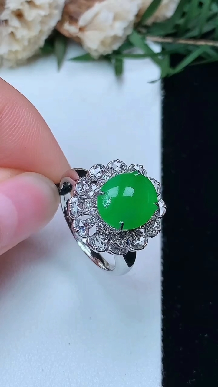 天然A货翡翠蛋面戒指，尺寸17.6-10.7-8.7，重量:4.63g2026年4月29日
工厂直销