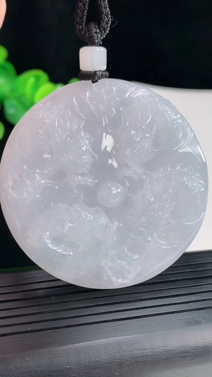 天然A货翡翠紫罗兰九龙至尊 龙牌吊坠，尺寸55-10.6重量:64.15g
4月29日