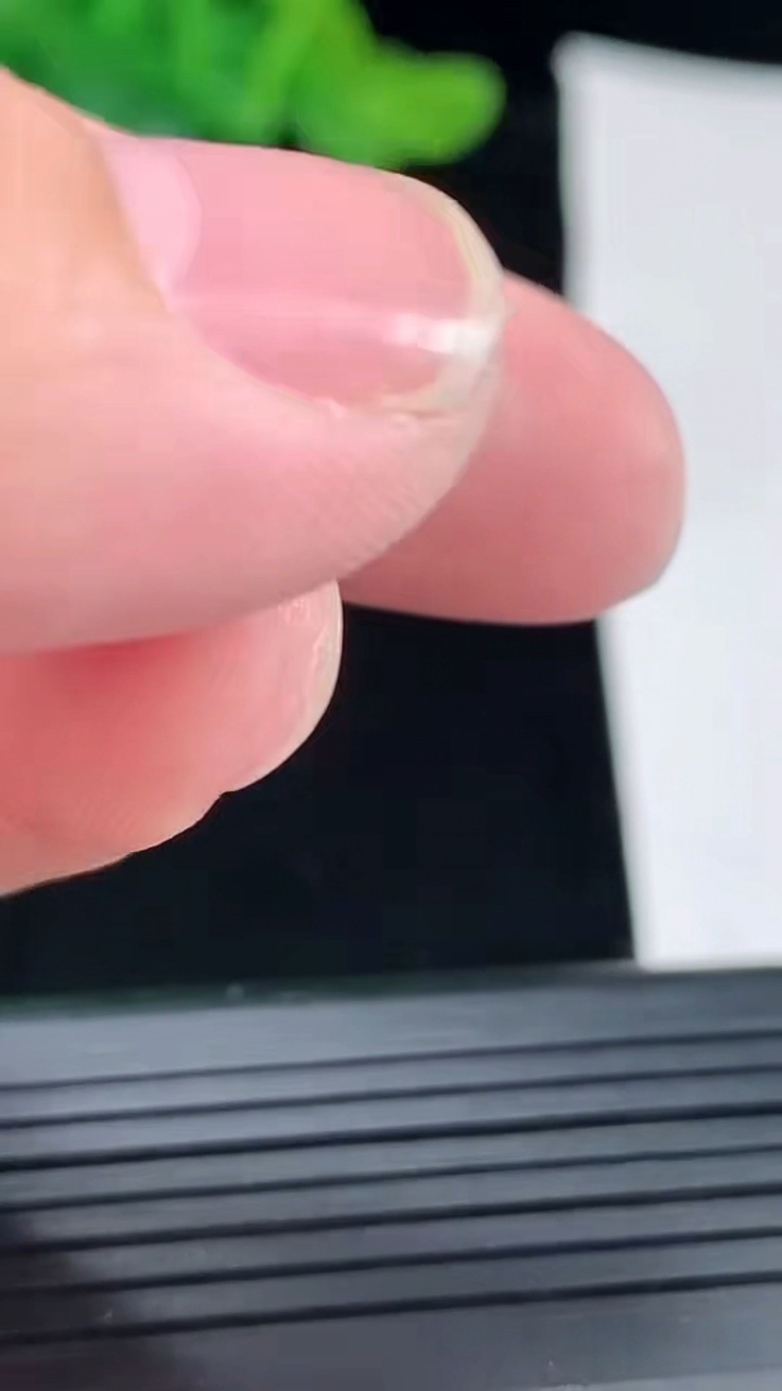 天然A货翡翠冰种飘花金枝玉叶吊坠，尺寸27-17-2重量:1.79g
4月29日