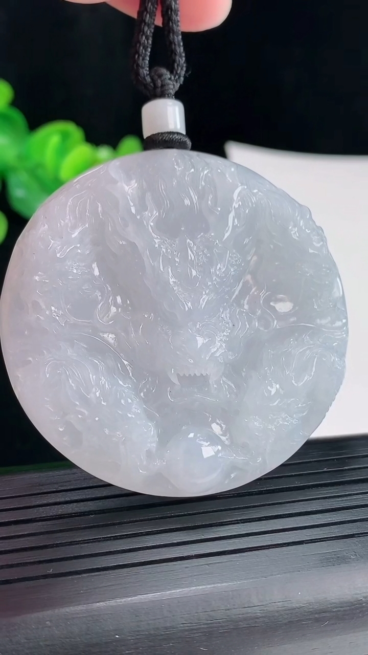 天然A货翡翠紫罗兰九龙至尊 龙牌吊坠，尺寸55-10.6重量:64.15g
4月29日