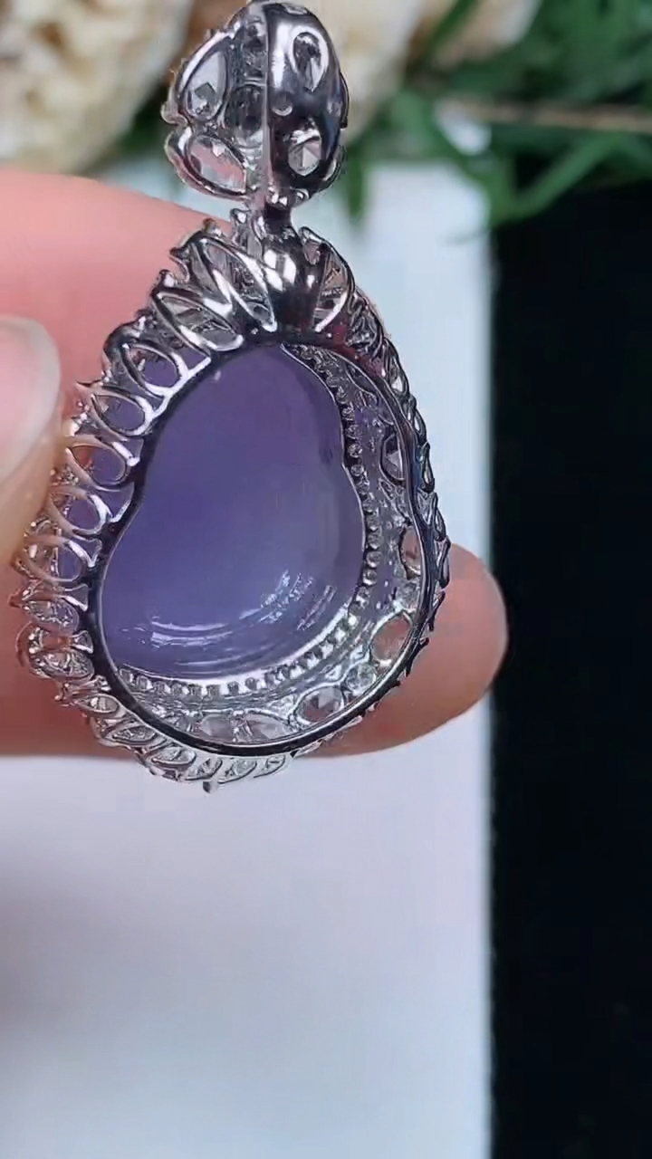 天然A货翡翠k金紫罗兰葫芦吊坠，尺寸34.4-20.2-14.3，裸石15.7-14.2，重量:6.18g
4月29日