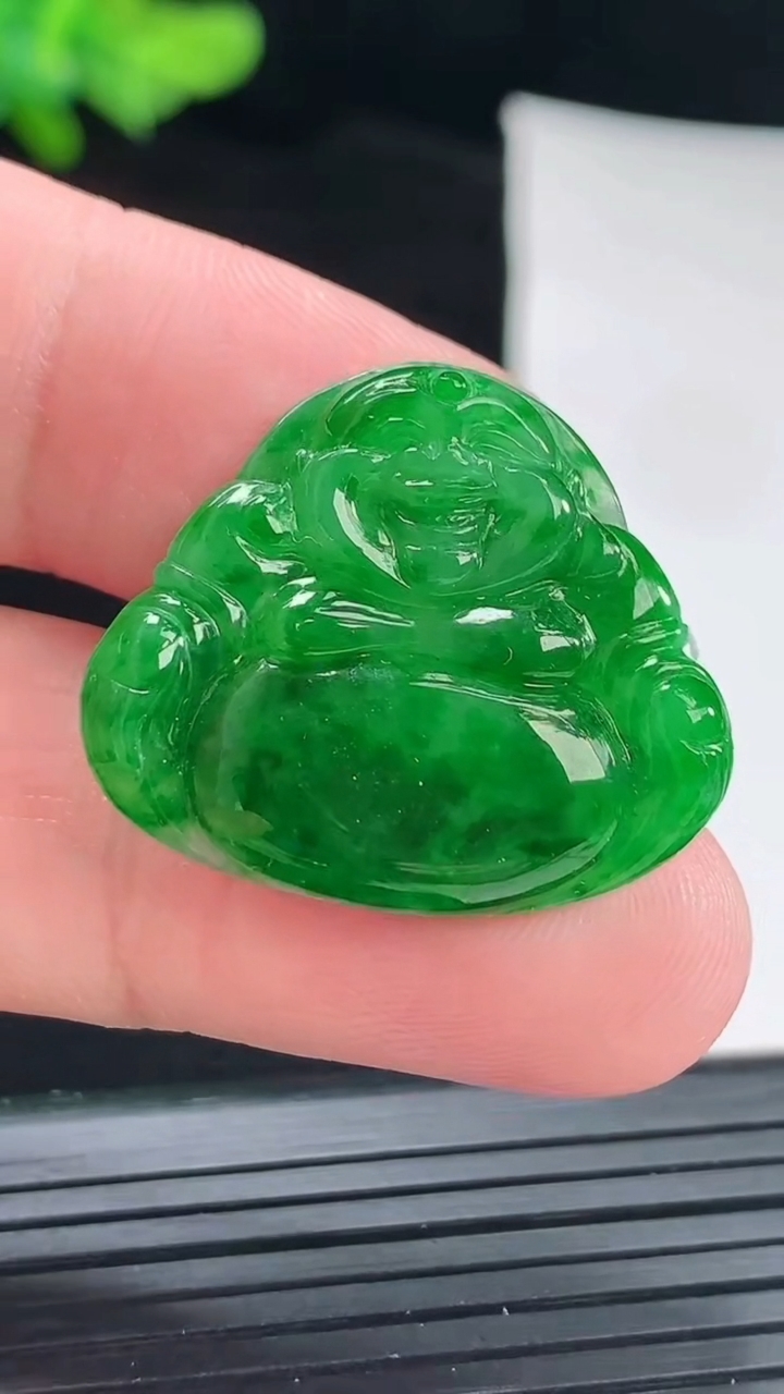 天然A货翡翠佛公吊坠，尺寸24.2-28-4.2重量:5.17g
4月29日